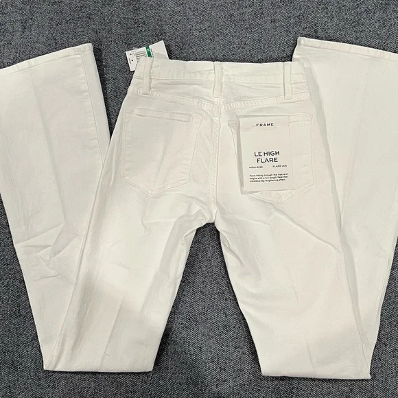 Frame Le High Flare in Blanc, size 24